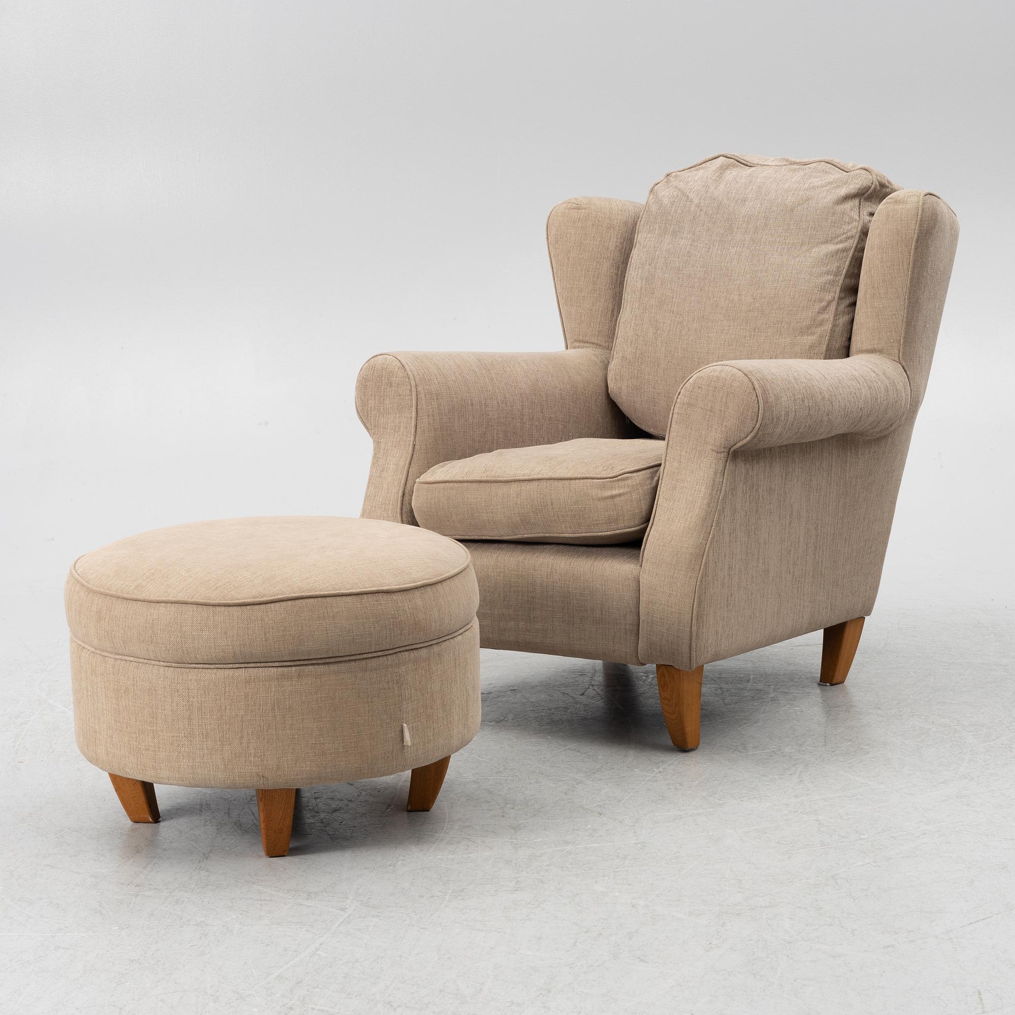 An armchair with footstool, Howard model, Englessons, 21st century.