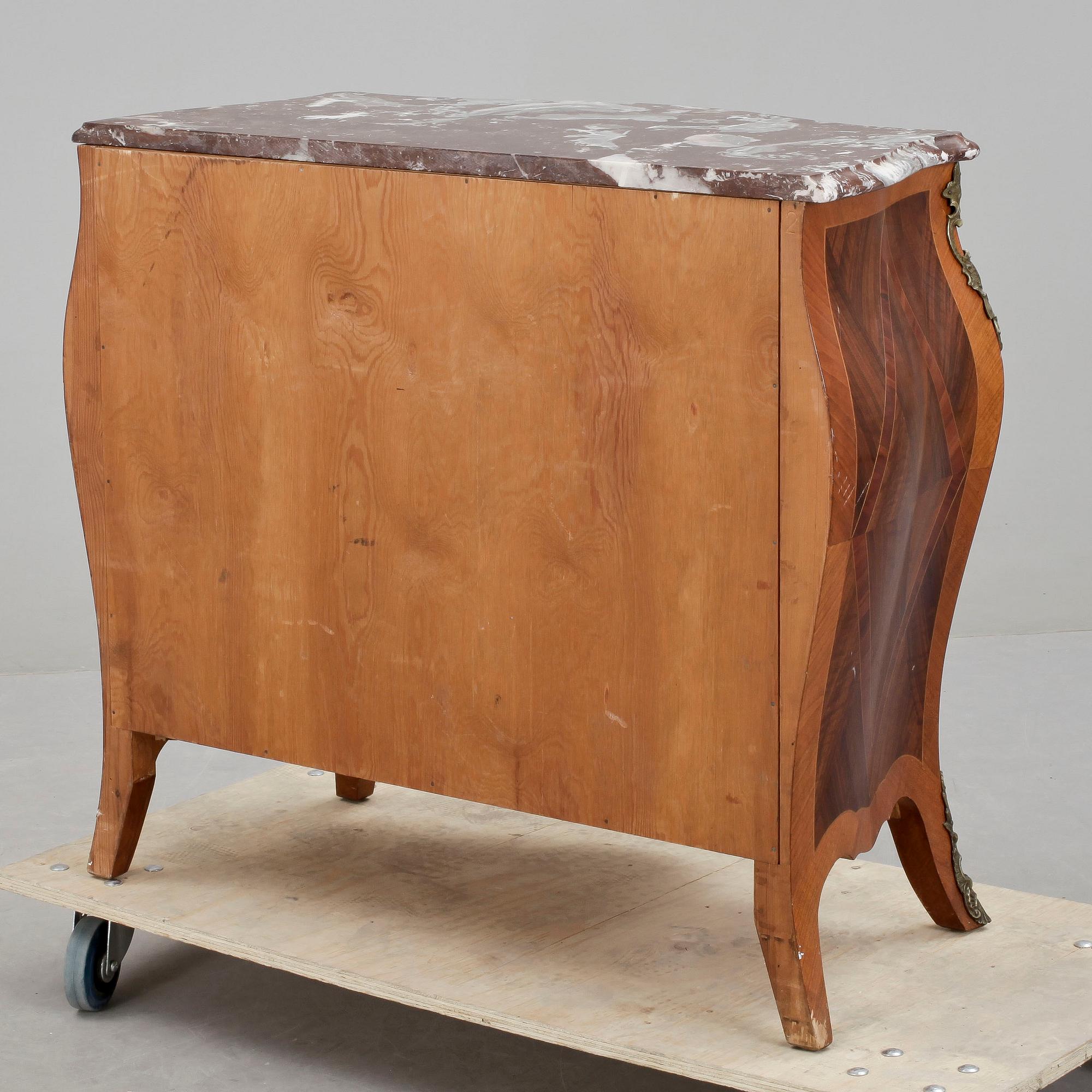 BYRÅ, rokokostil, 1900-talets andra hälft.