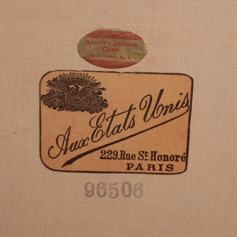 AUX ETATS UNIS, a Monogram canvas trunk, early 20th century.