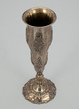 VAS PÅ FOT, silver, Carl Magnus Ståhle, S:t Petersburg Ryssland 1843. Vikt ca 248 g.