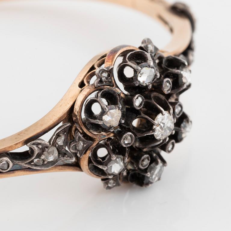 Armring, guld och silver med gammalslipad och rosenslipade diamanter, 1800-tal.