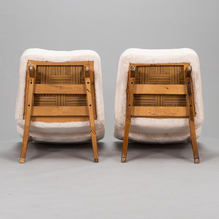 Oiva Parviainen, a pair of mid-20th century 'Susanna' armchairs for  Lahden Lepokalusto, Finland.