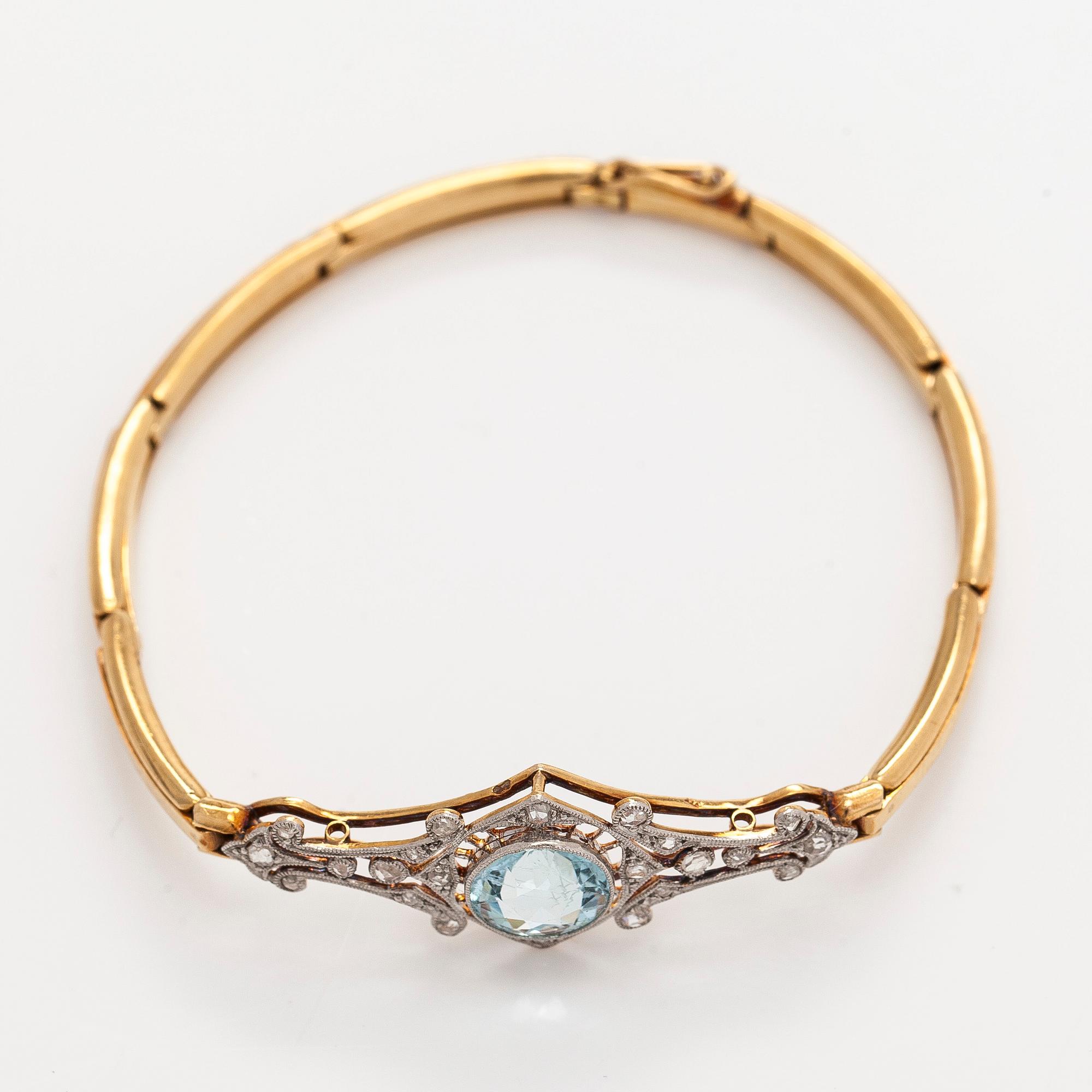 Bracelet, faceted aquamarine, rose-cut diamonds, 18K gold.