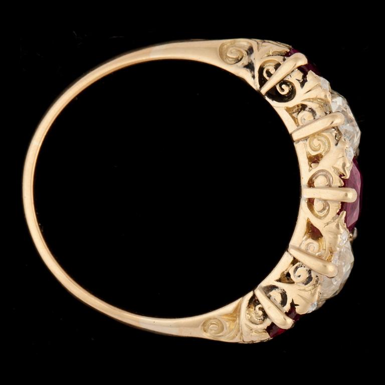 RING, rubiner, tot. ca 2.50 ct samt antikslipade diamanter, tot. 1.50 ct.
