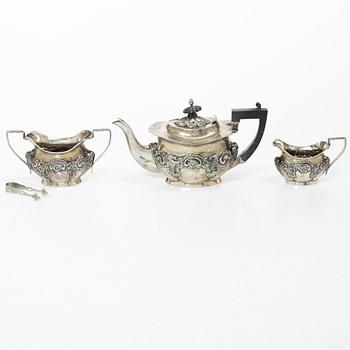 An English silver tea pot, sugar bowl and cream jug, Birmingham,  1904–1906.