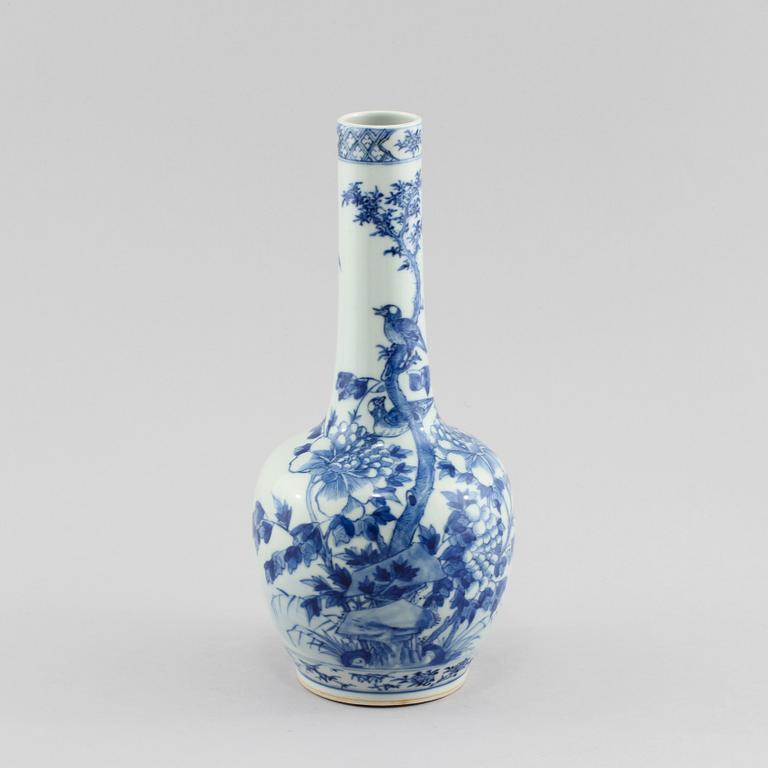 VAS, porslin, Kina, Kangxi-stil, sen Qing, 1800/1900-tal.