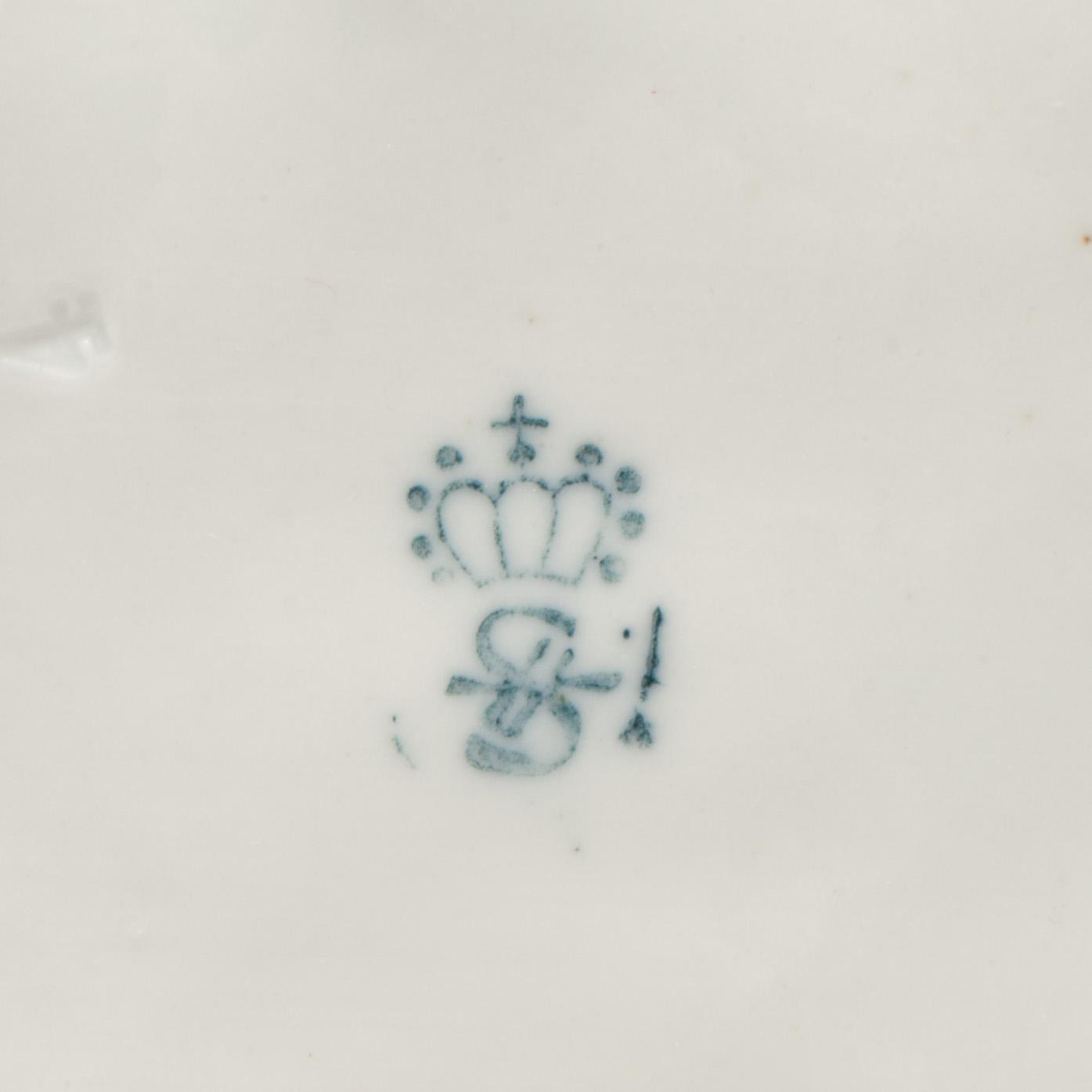 FIGURINER, 3 st. Porslin, Rokokostil, 1900-tal. Märkta.
