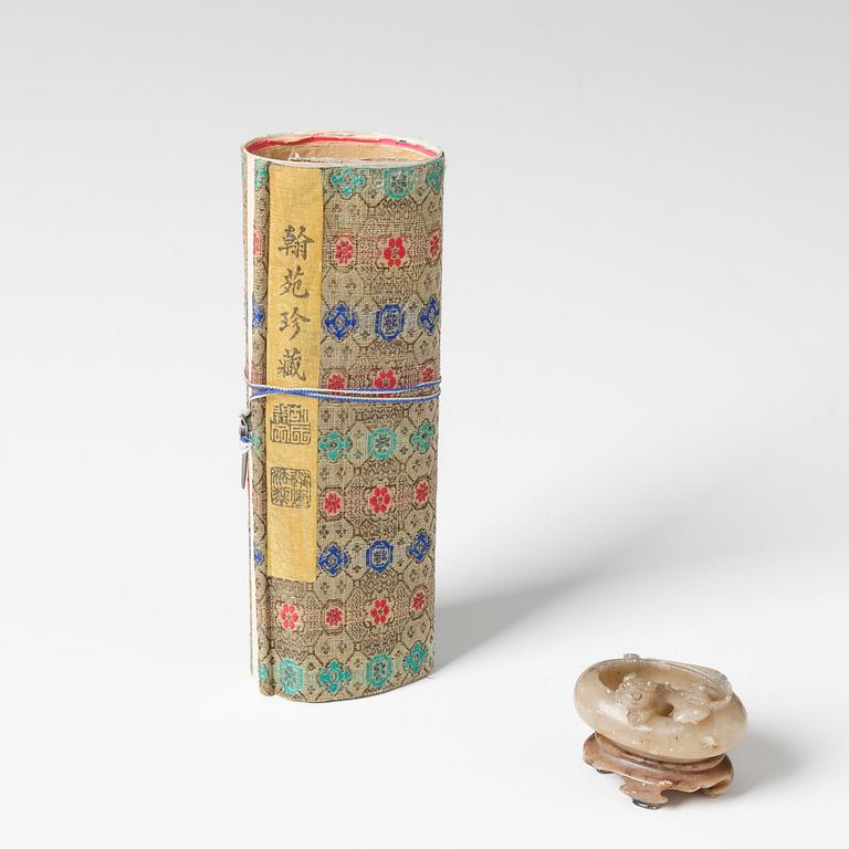 A Soapstone brush washer, a presentation box for Hu Kaiwen brand, with a painting by Lushu, late Qing dynasty, 1900.