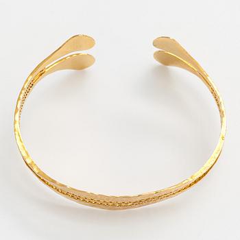 Tapio Wirkkala, rannekoru, "Viikinkiranne", 18K kultaa, 1960-luku.