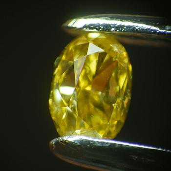 2 OVALA BRILJANTSLIPADE DIAMANTER, 0.10 ct och 0.12 ct.