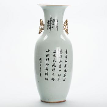 GOLVVAS, porslin, Kina, 1900-talets första hälft.