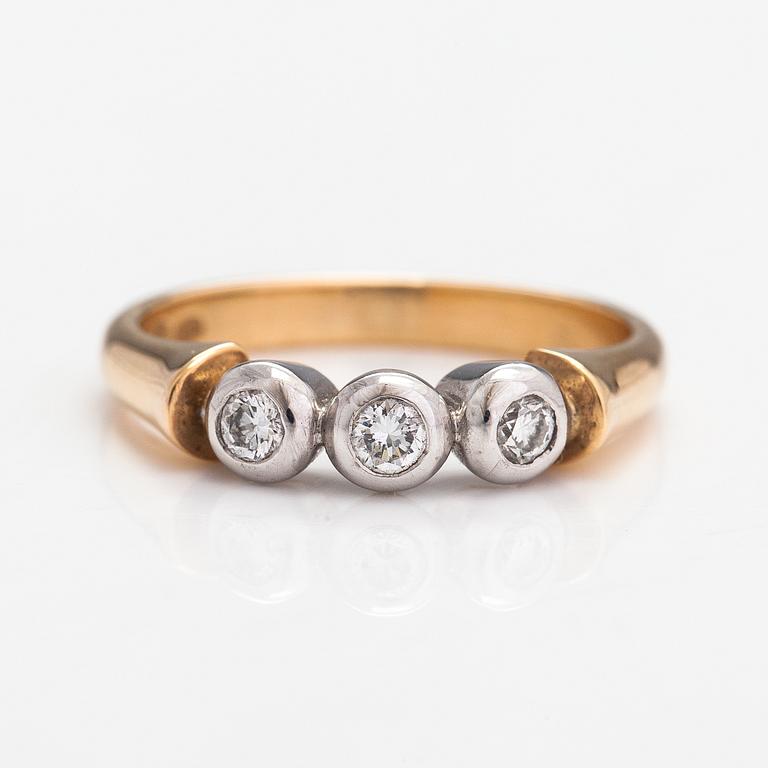 Ring, 14K guld och diamanter ca. 0.21 ct totalt. Finland 1997.