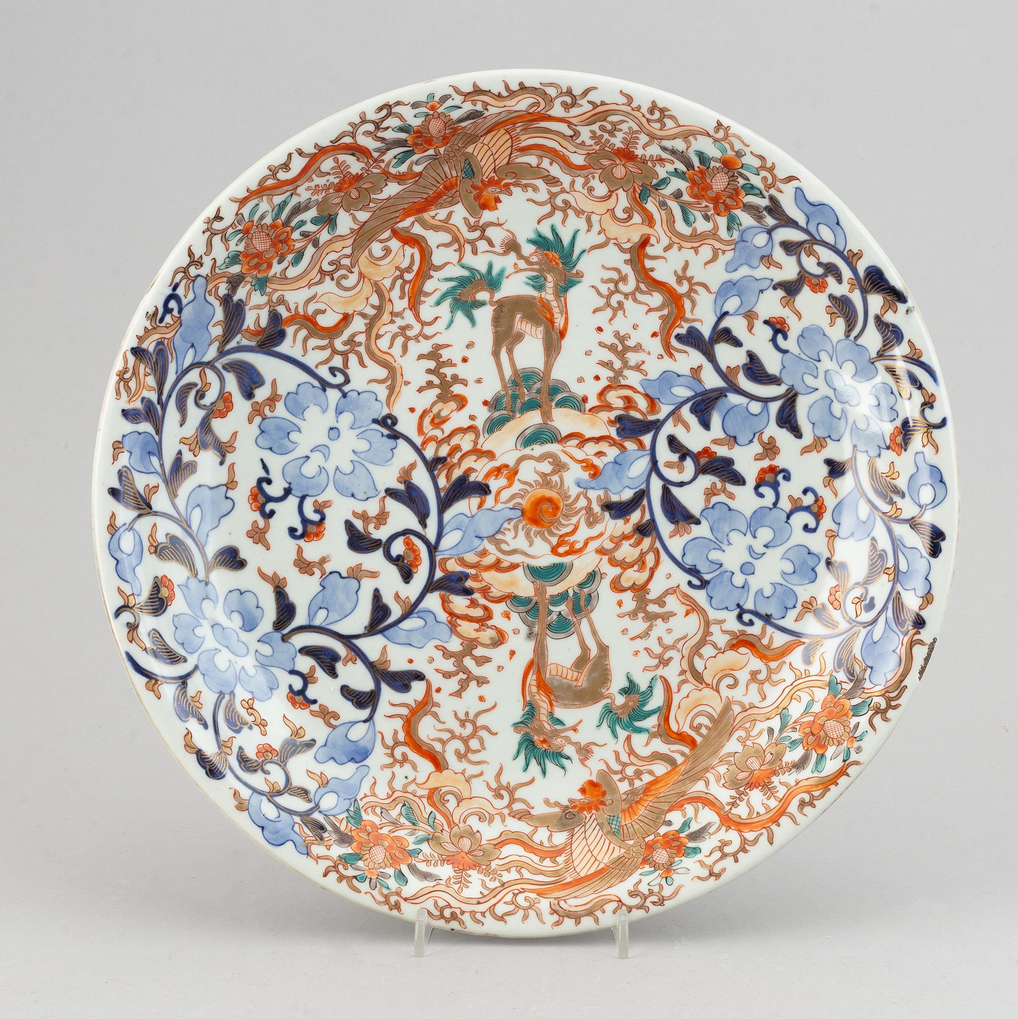 A Japanese porcelain dish, Meiji (1868-1912).