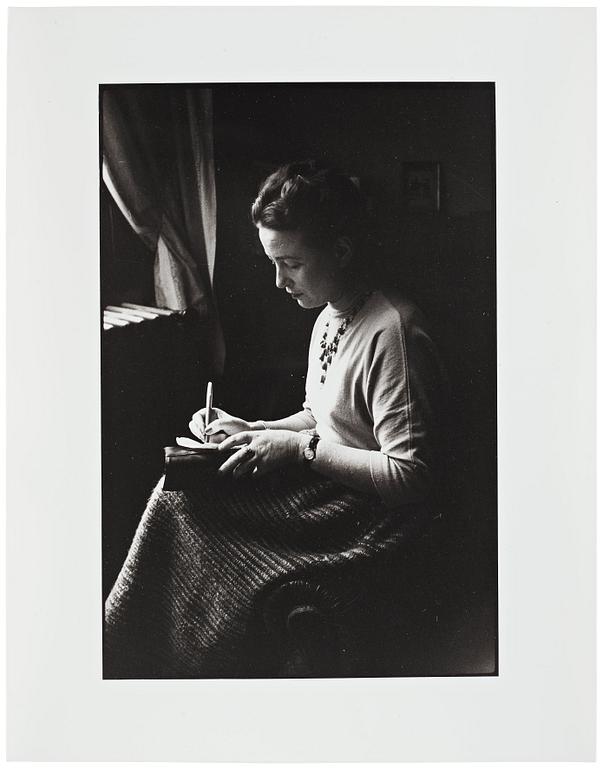 Gisèle Freund, "Simone de Beauvoir, Prix de Goncourt Paris 1954".