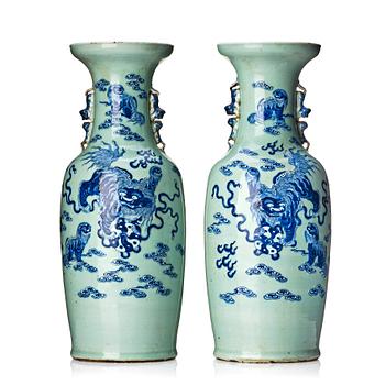 1118. A pair of blue and white vases with celadon ground decorated with Buddhist lions, late Qing dynasty/circa 1900.
