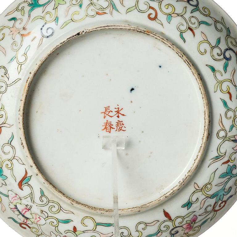 A pair of grisaille decorated turquoise ground 'dayazhai' dishes, Qing dynasty with Guangxu period, circa 1876.