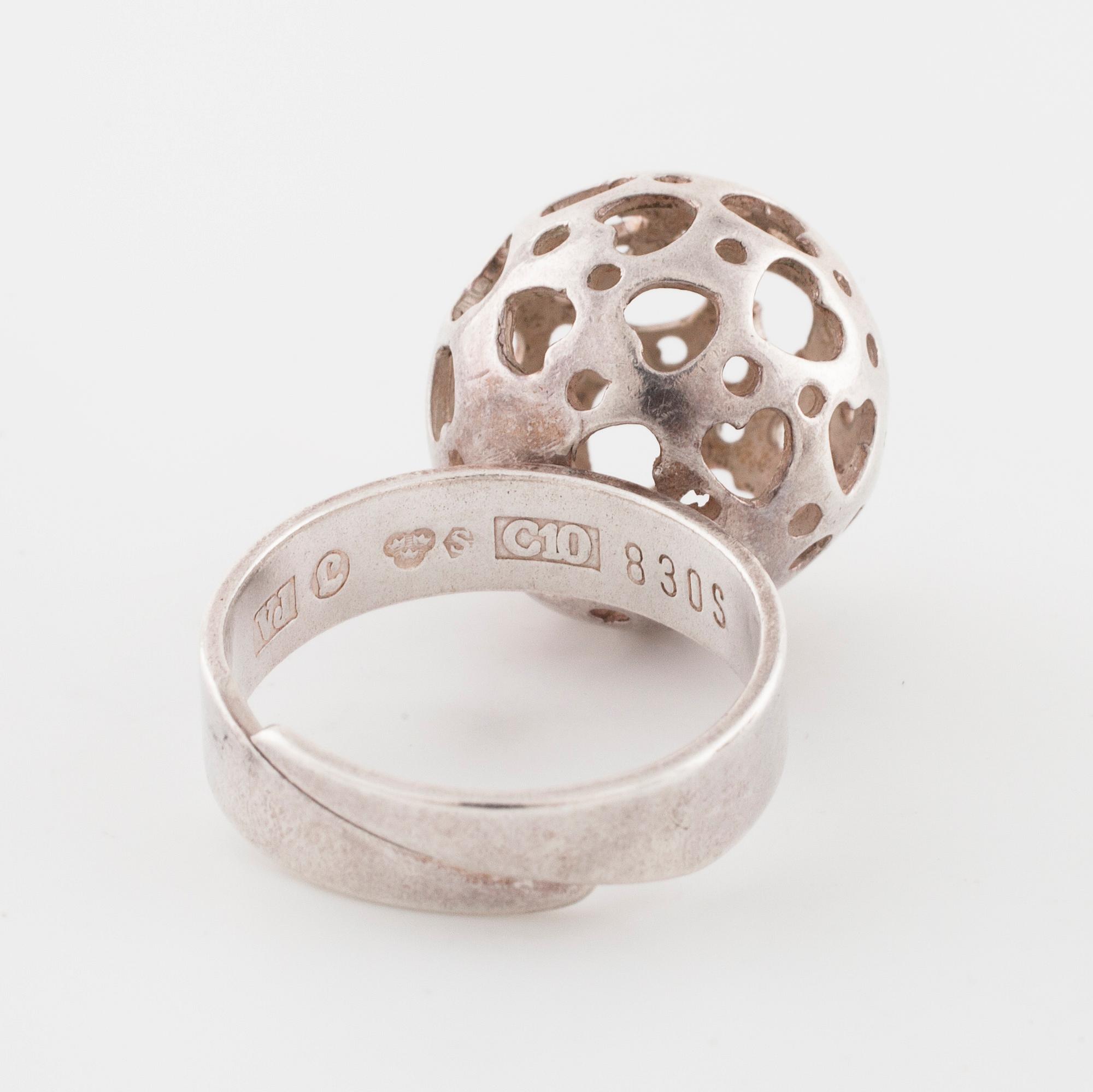 VICTOR JANSON, Lindesberg, 1977, a ring and a pendant.