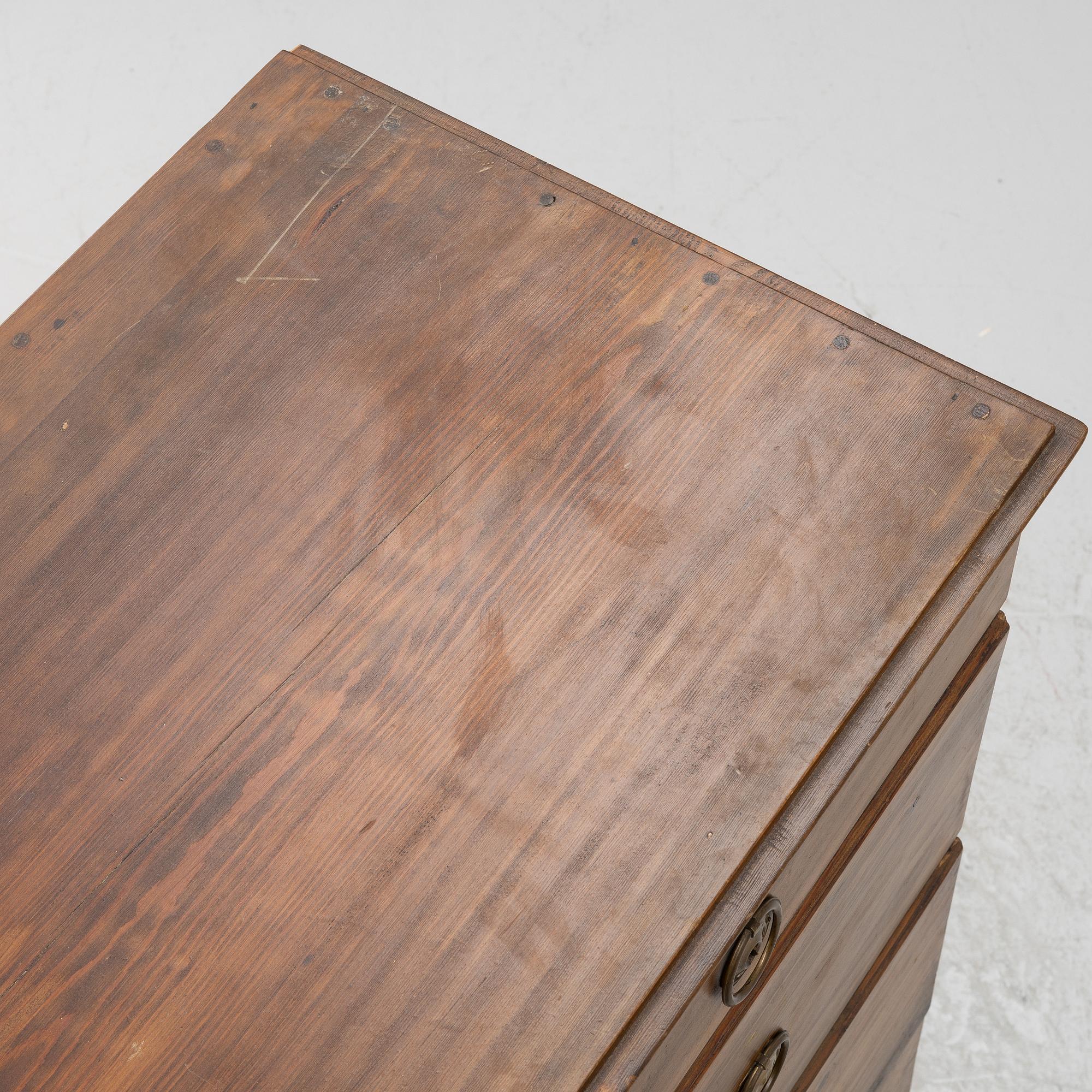 A chest of drawers, 19th century.