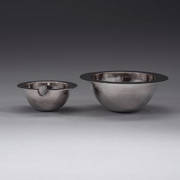 A Wolfgang Gessl sterling creamer and bowl, Stockholm 1990 and 2002.