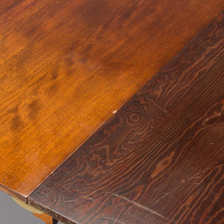 A mahogany dinner table circa 19th century, Georg III.