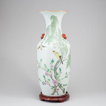 A large Chinese famille rose floor vase, 20th century.