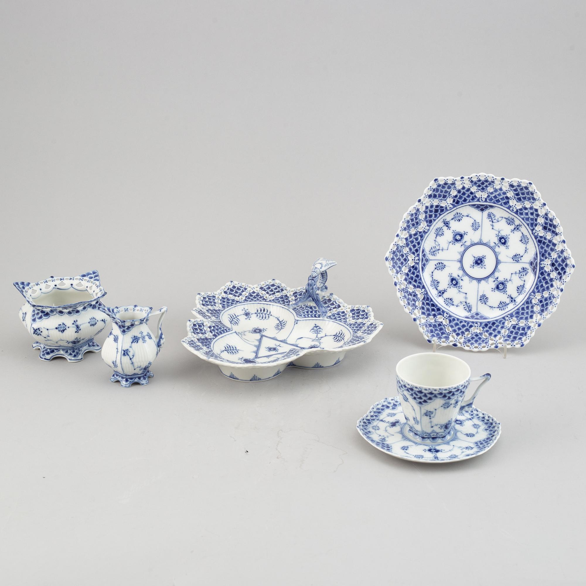 A Royal Copenhagen porcelain half lace "Musselmalet" service 21 pcs.