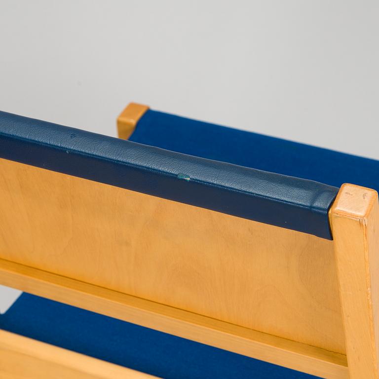 Alvar Aalto,  tuoleja 4, kpl malli 611, Artek, 1900-luvun loppu.