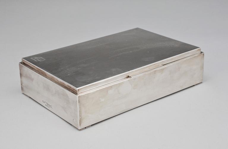 CIGARRSKRIN, sterlingsilver, Vera Ferngren, K Anderson Stockholm 1959. Tot vikt ca 800 gram.