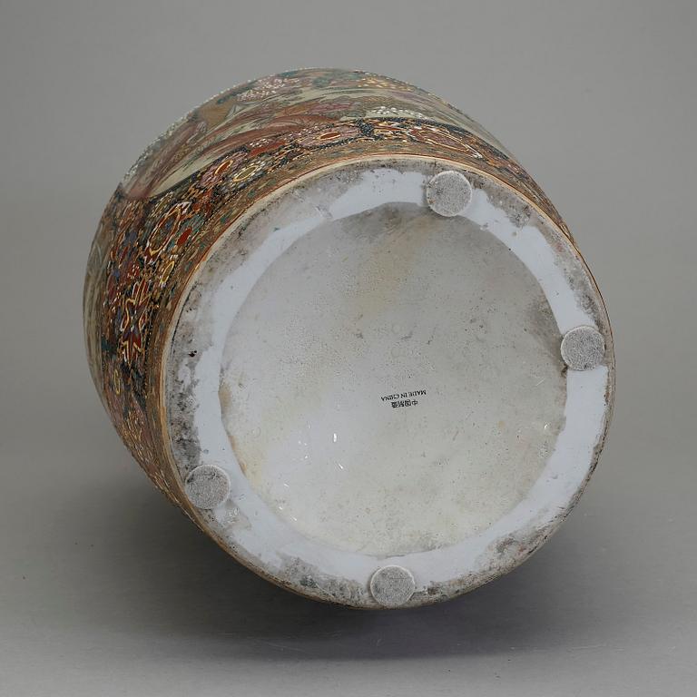 GOLVVAS, porslin. Japan/Kina. 1900-tal.