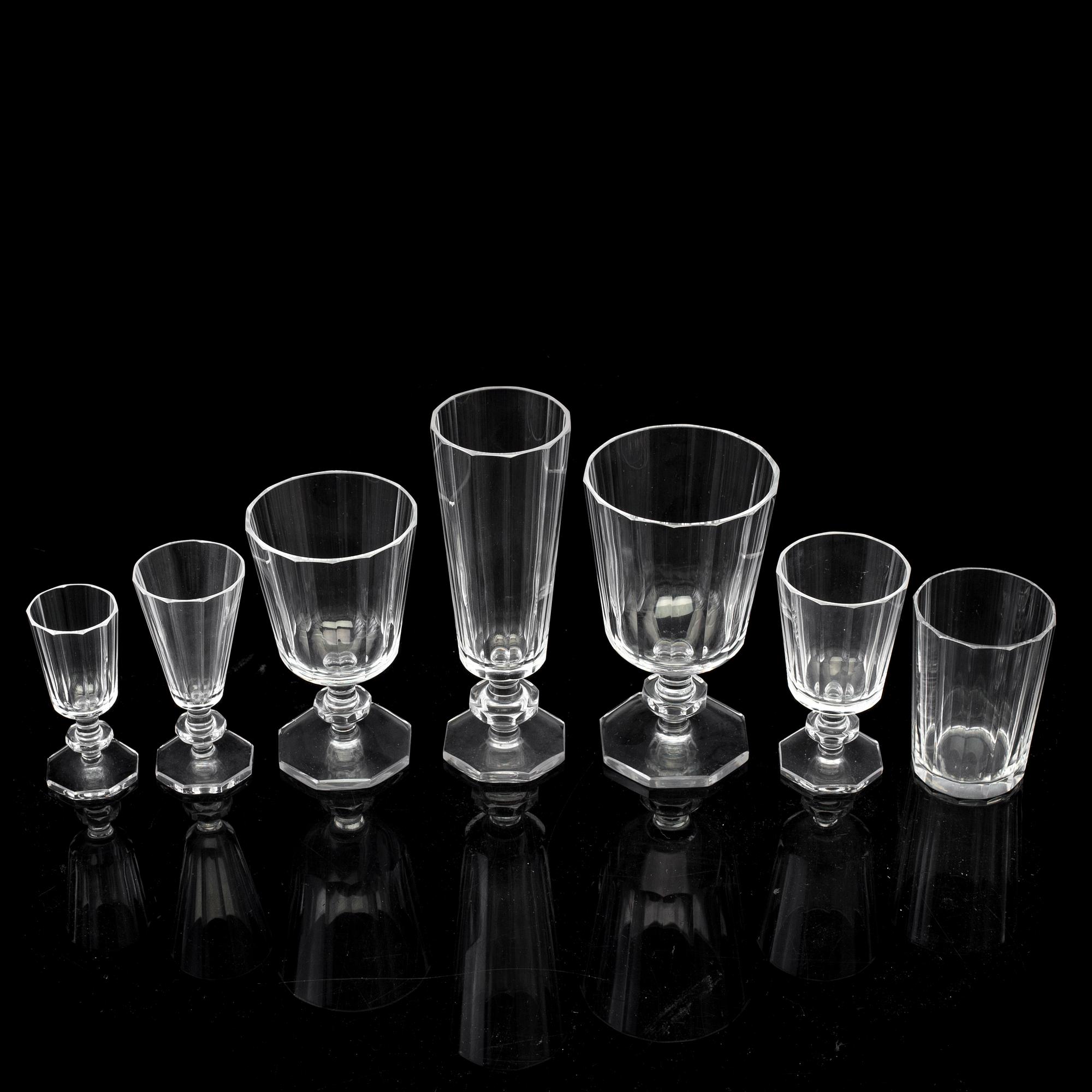 A 75 piece first half of the 20th century'Karlberg' glass servis by Elis Bergh.