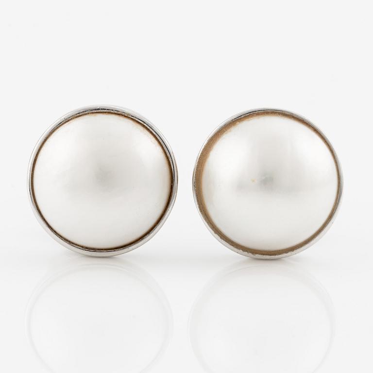 Earrings, 18K white gold with mabé pearls.