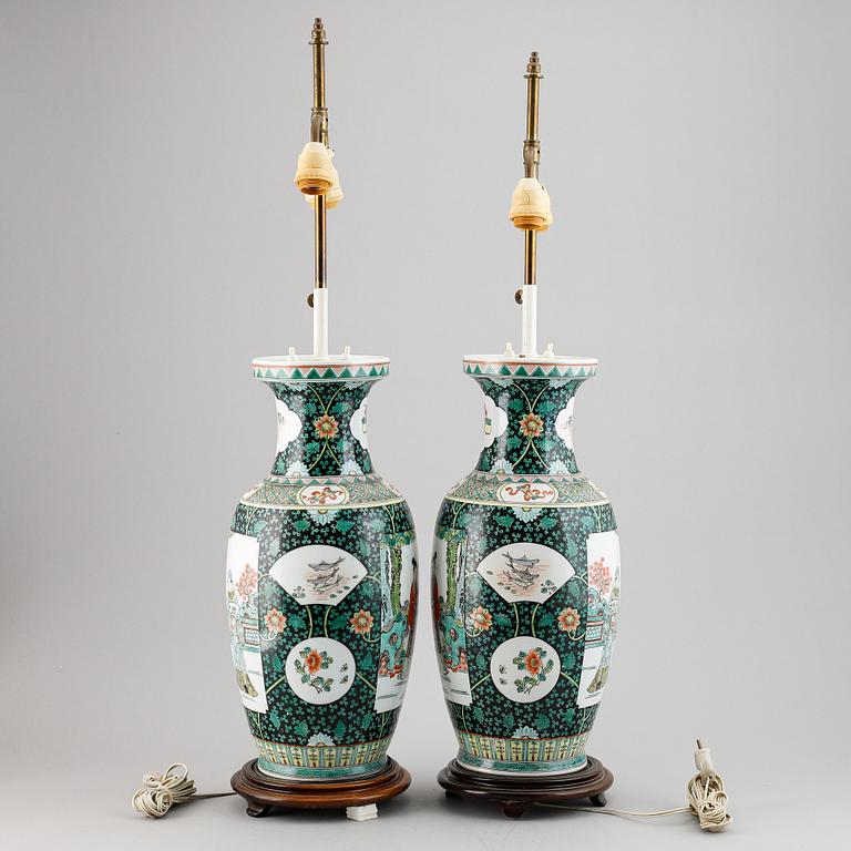 A pair of Chinese famille verte vases turned into table lamps, 20th century.