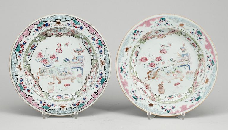 TALLRIKAR, ett par, porslin, Kina , 1700-tal.