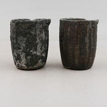 TRÄDGÅRDSURNOR, 1 par, stenmassa, 1900-talets andra hälft.