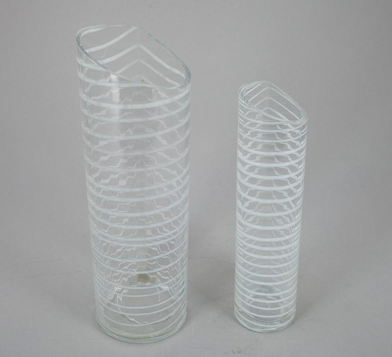 A SET OF TWO VASES.