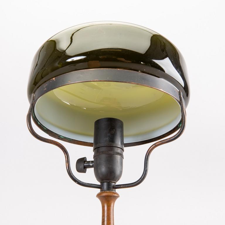An early 1900s table lamp.