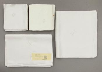 DUKAR, 2 st samt 12 servetter, linne, 1900-talets första hälft.
