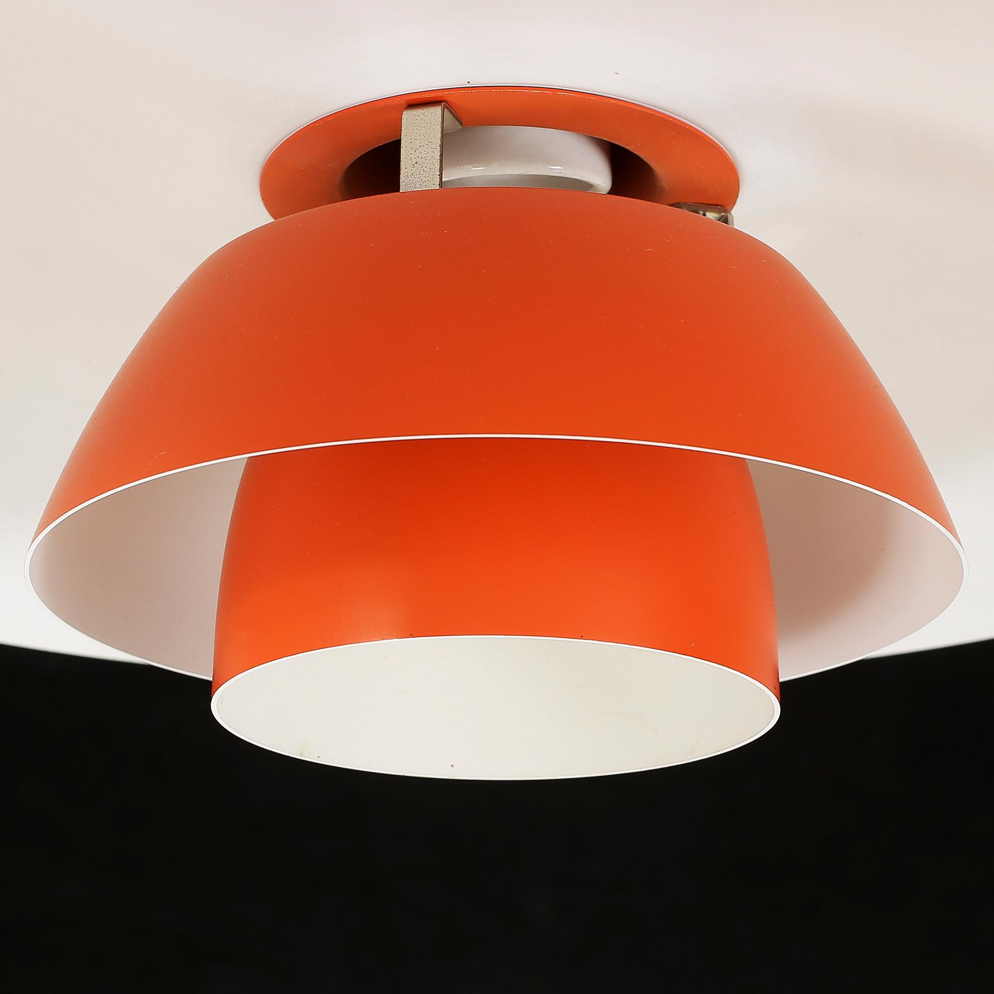 TAKLAMPA, PH-4, Poul Henningsen för Louis Poulsen, Danmark, 1900-talets andra hälft, höjd ca 20 cm.