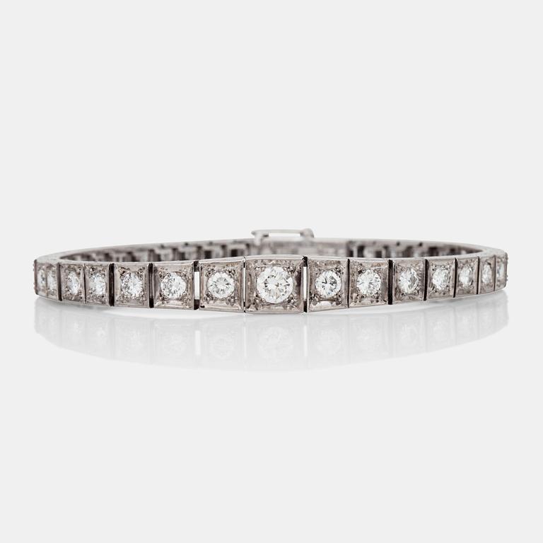 ARMBAND med briljantslipade diamanter totalt ca 3.75 ct.