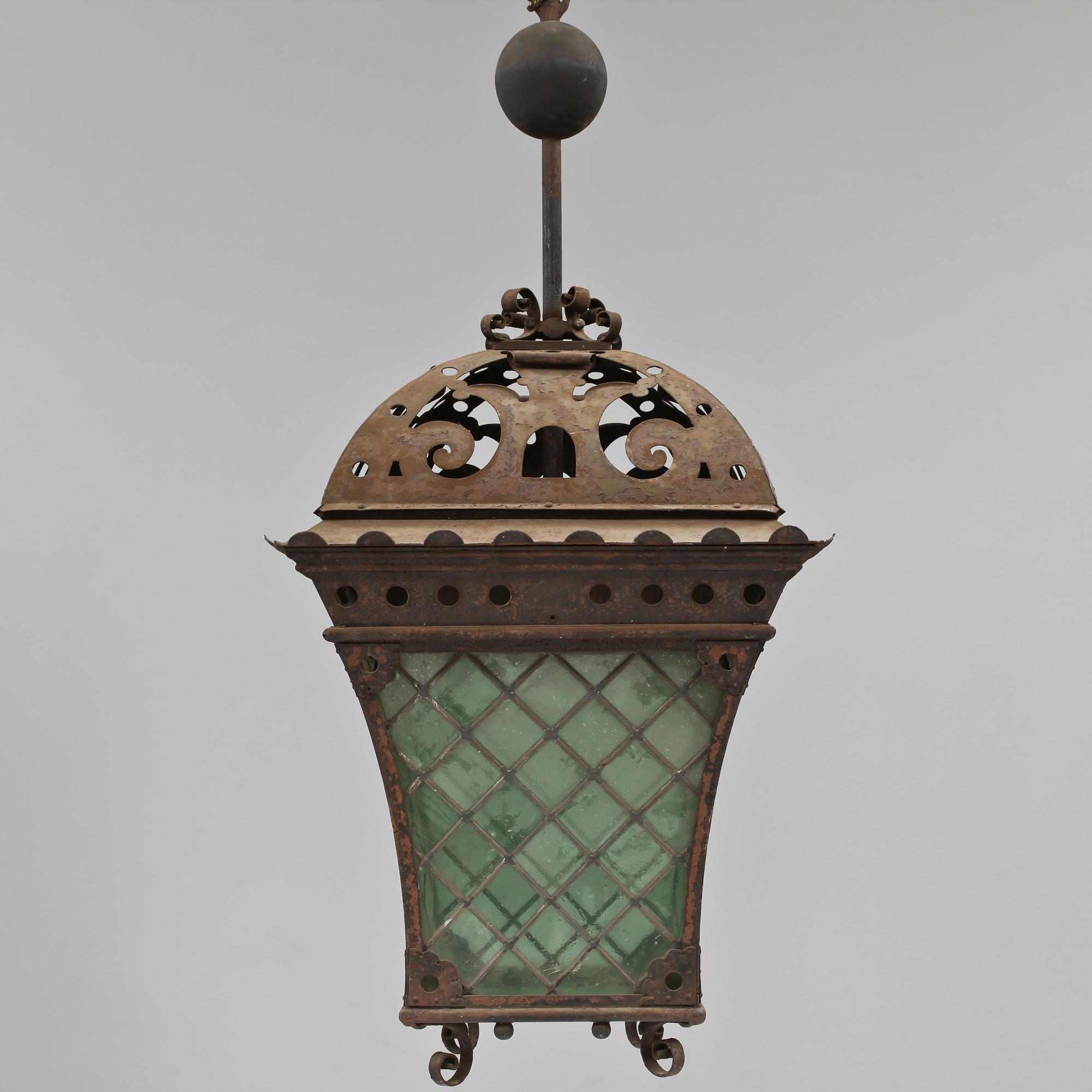 TAKLYKTA, järn och blyinfattat glas, 1900-talets första hälft.