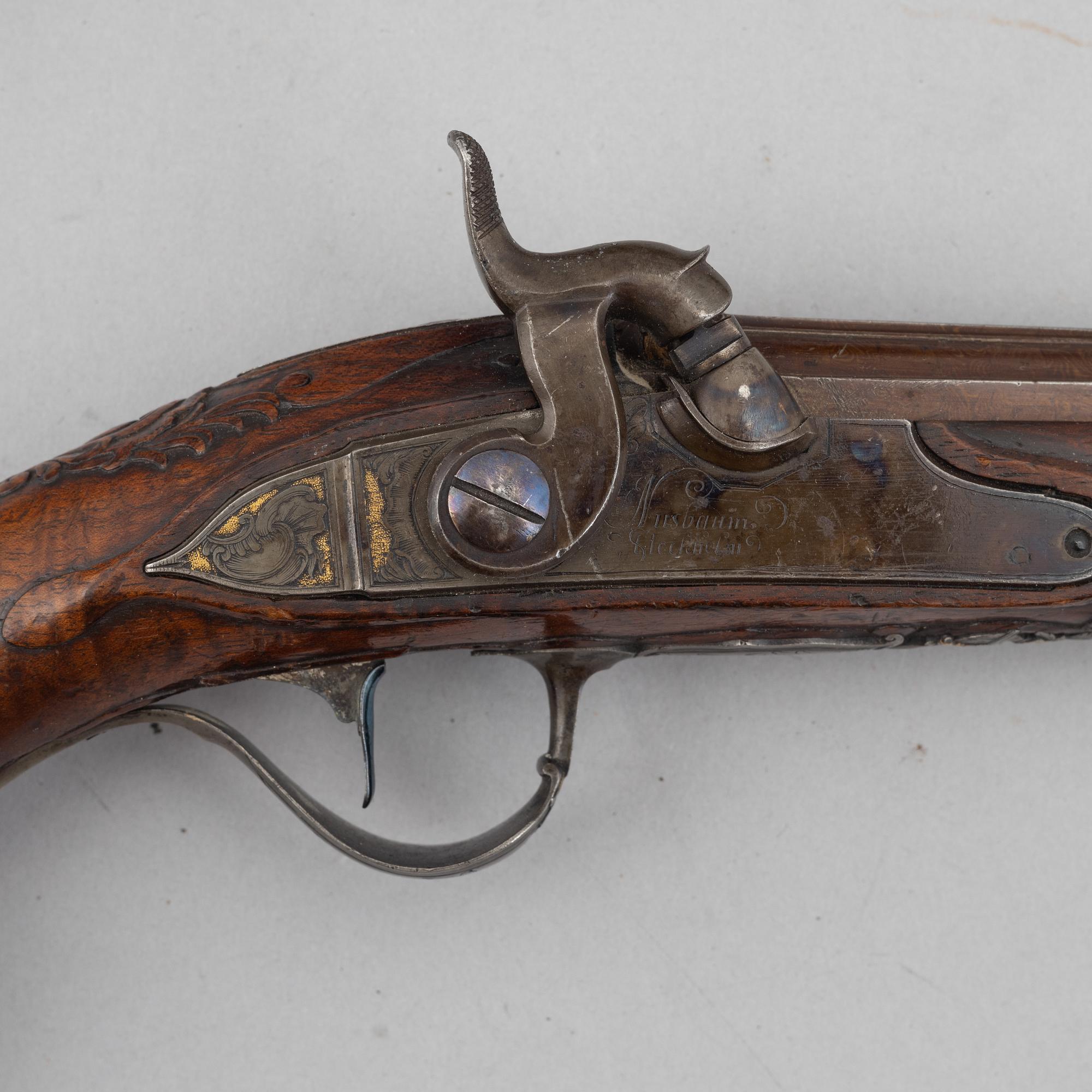 Slaglåspistoler, ett par, ändrade från flintlås,  Nusbaum Stockholm, 1700-talets mitt.