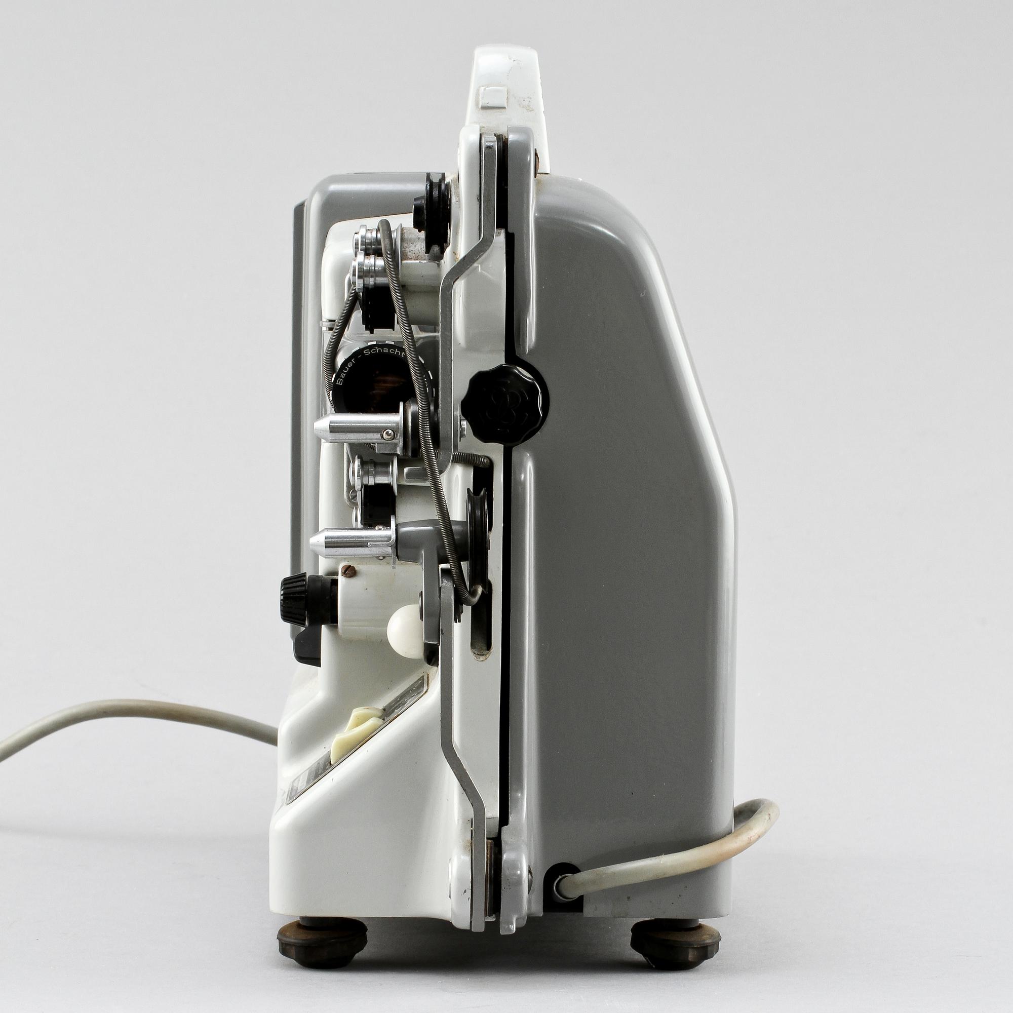 PROJEKTORER, 3 st, 1900-talets tredje kvartal.