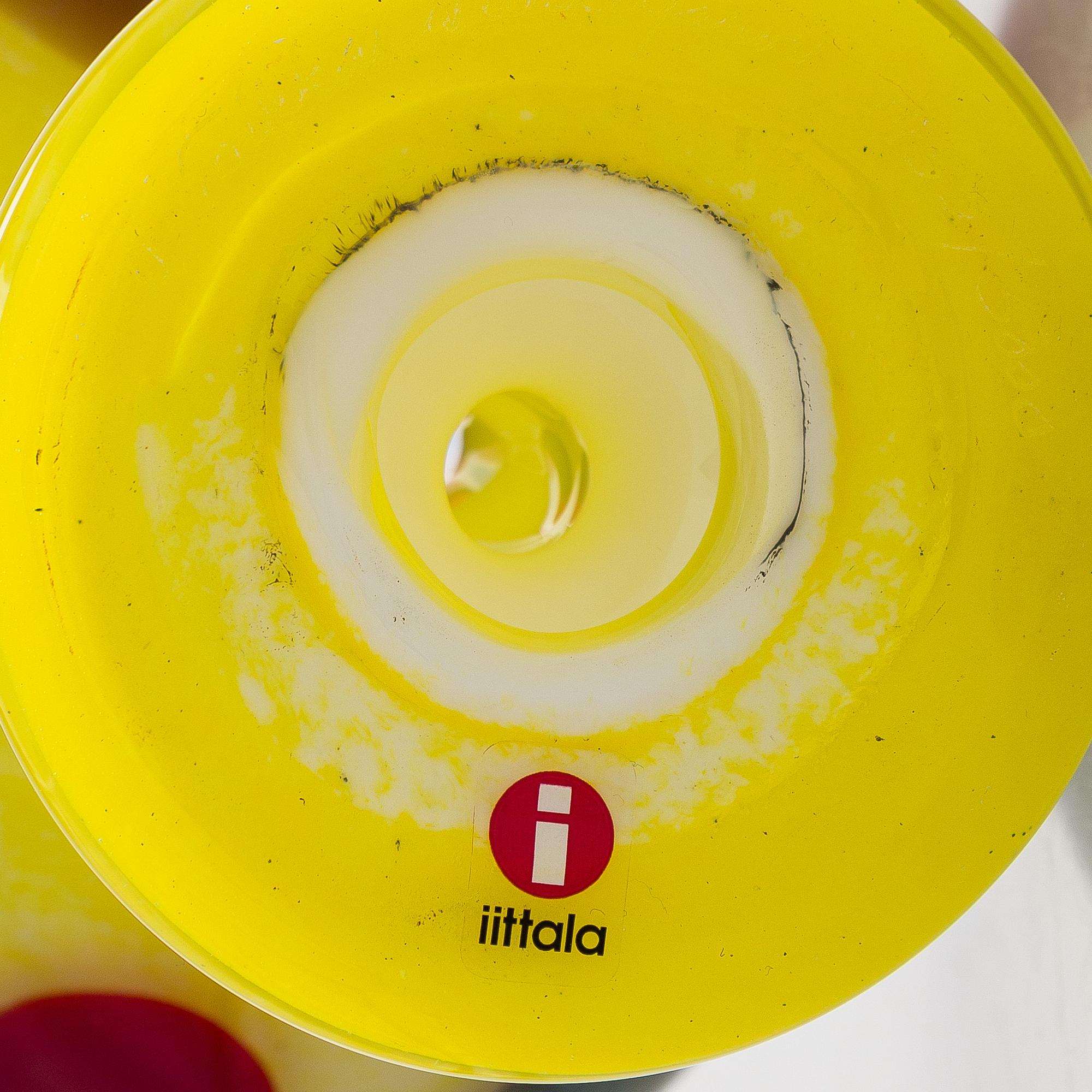 Oiva Toikka, glasfågel, "Jewelled kiwi", signerad och numrerad O. Toikka Nuutajärvi 1453/5000.