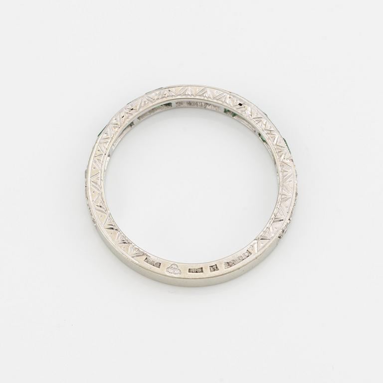 Ring, alliance, 18K white gold with square-cut emeralds and old-cut diamonds.