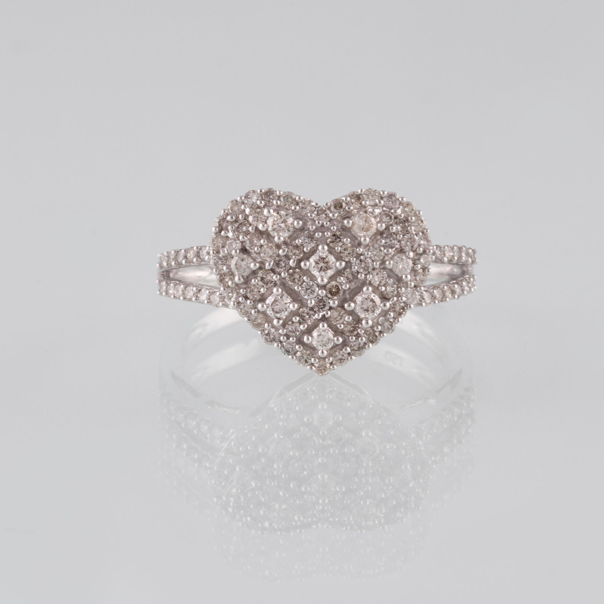 RING, 18K vitguld med briljantslipade diamanter ca 0.58 ct. Vikt 3,5 gram.