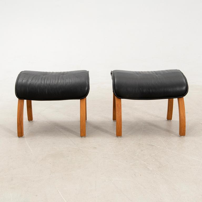 Jahn Aamodt armchairs, a pair with footstools "Easy" for Conform, late 20th century/early 21st century.