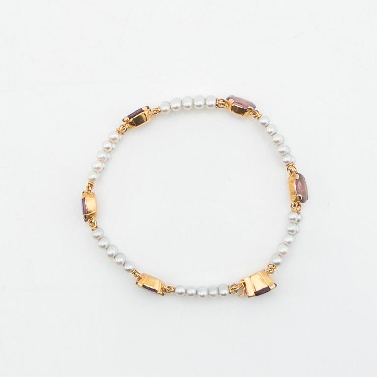 Bracelet, Engelbert, 18K gold with amethysts and pearls.