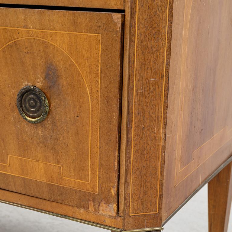 A Gustavian chest of drawers, 19th Century.