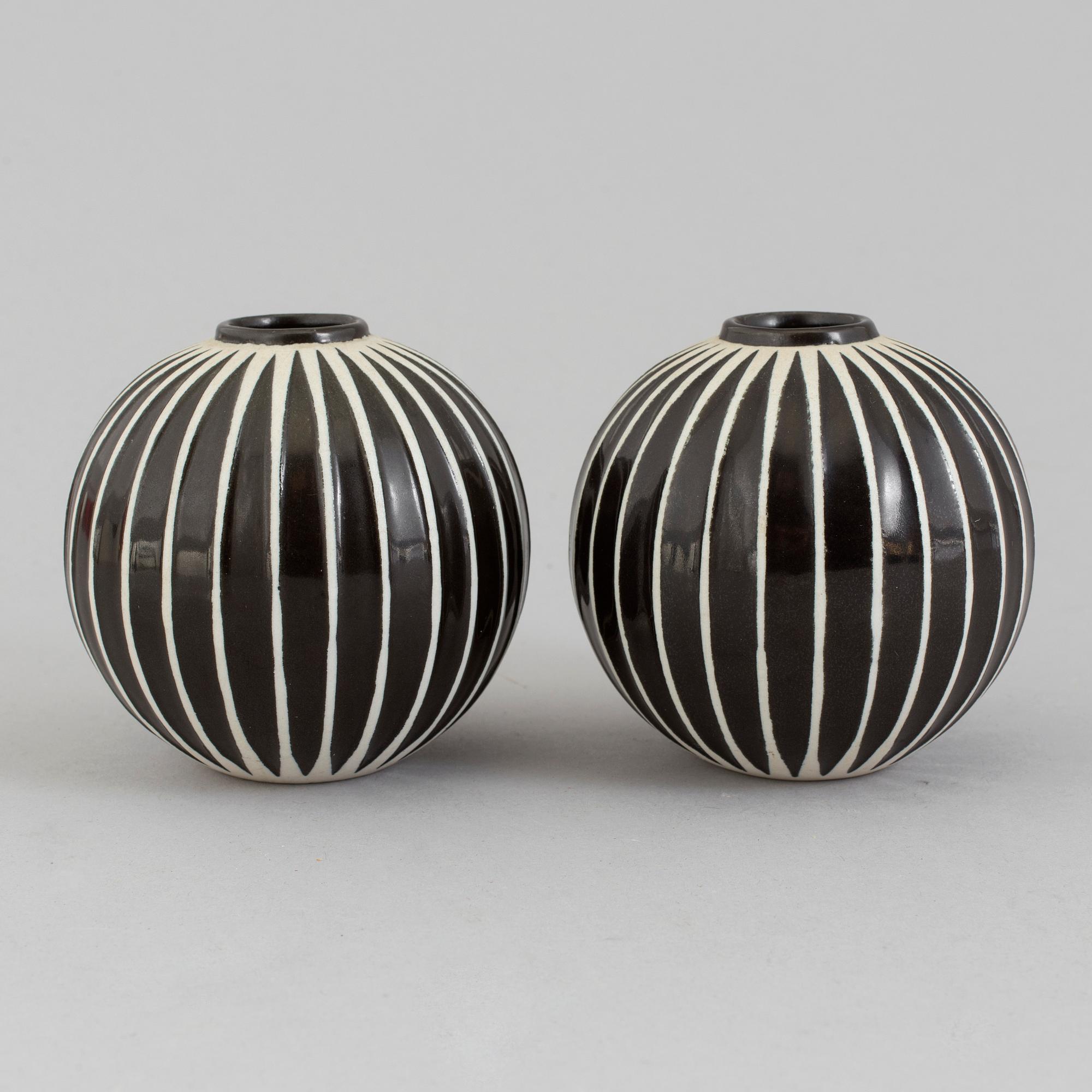 A par of second half of the 20th century 'Domino' vases by Stig Lindberg.