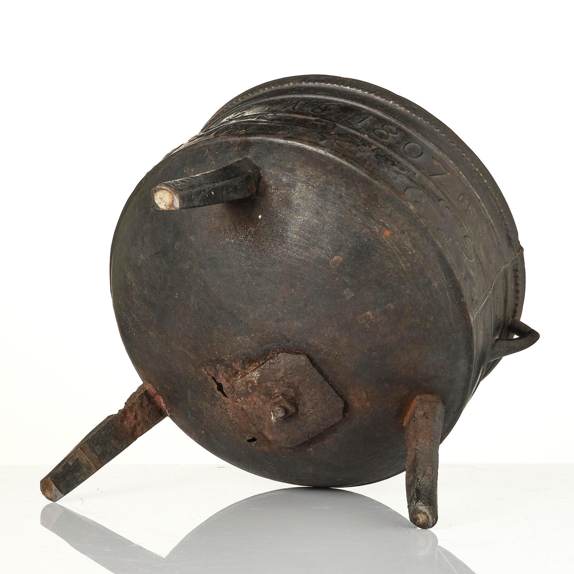 Bröllopsgryta, Hellefors styckebruk, daterad 1807.